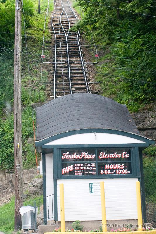 20080717_175841 D300 P 2800x4200.jpg - Funicular, Dubuque